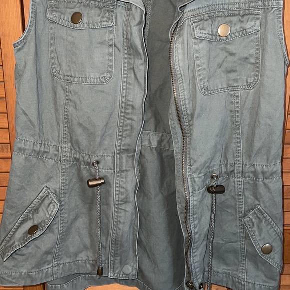 Green Utility Vest - Picture 3 of 6